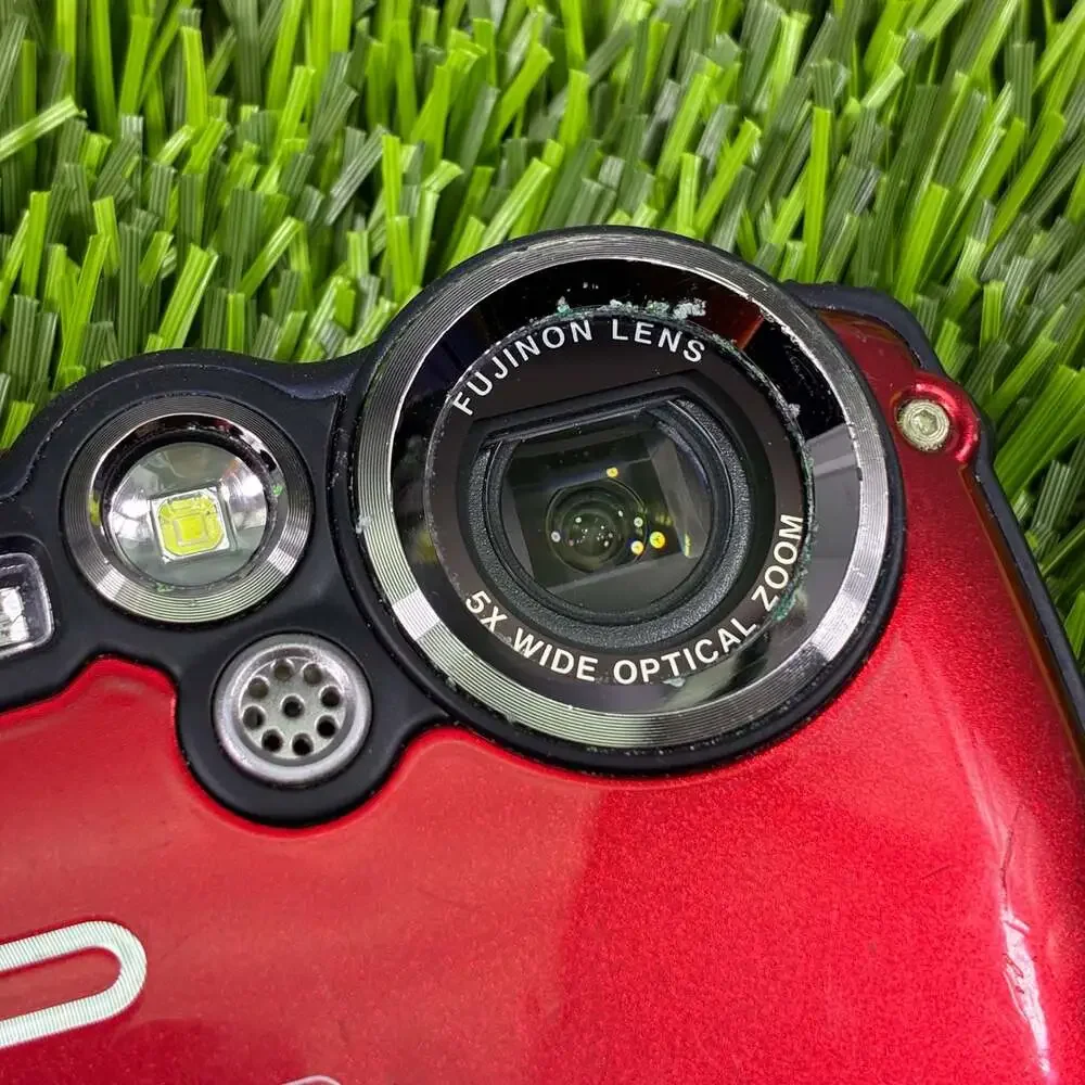 Fujifilm FinePix XP200 Waterproof Digital Camera with Battery, Charger, and 16GB